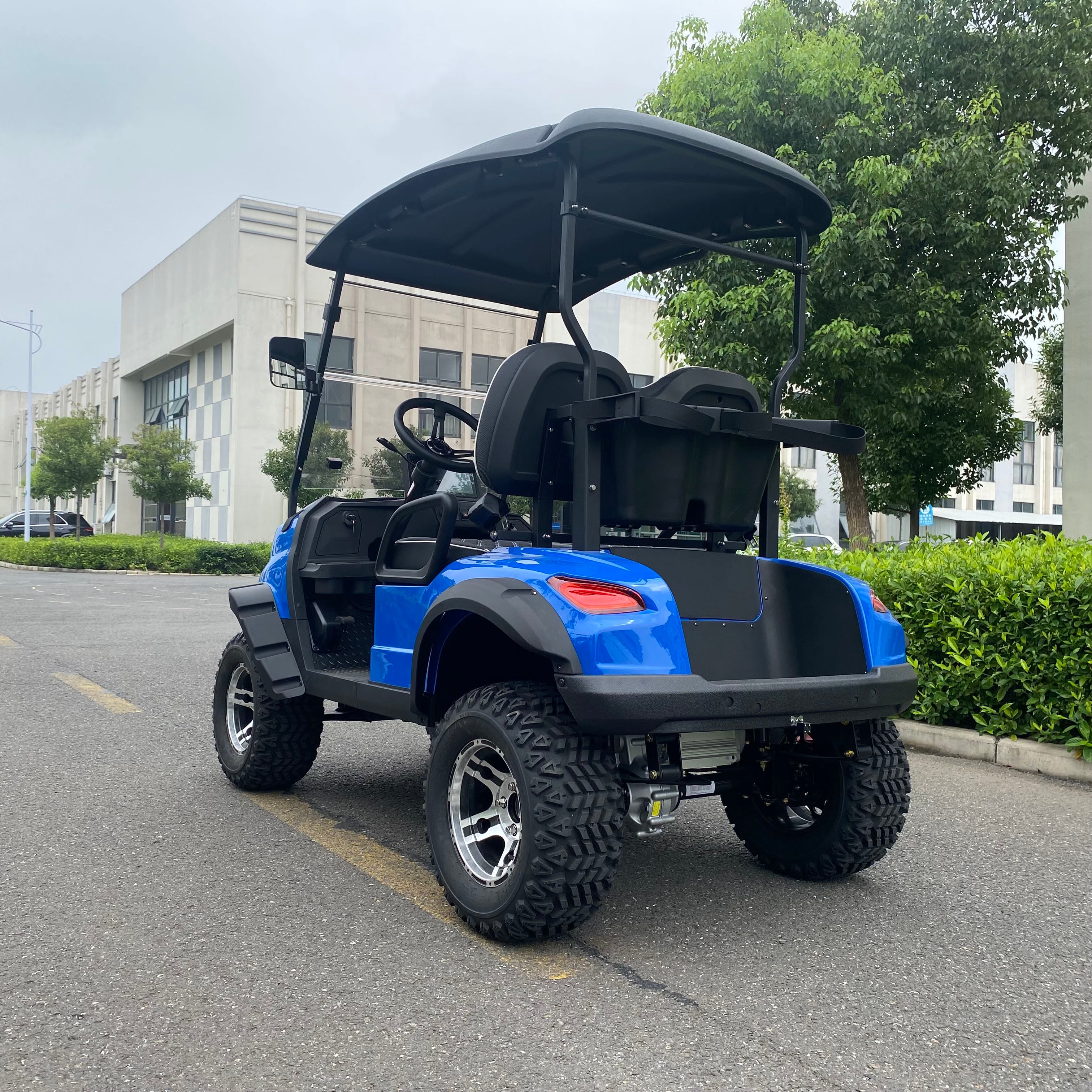 The Carts Club Venture Lifted Electric Golf Cart